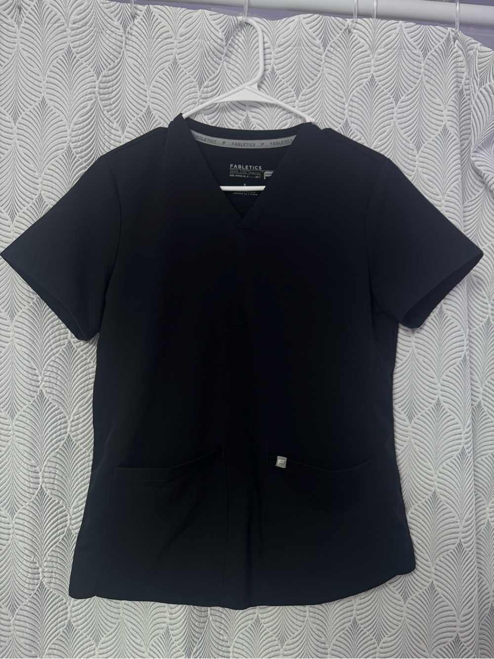 New black figs scrub top size small